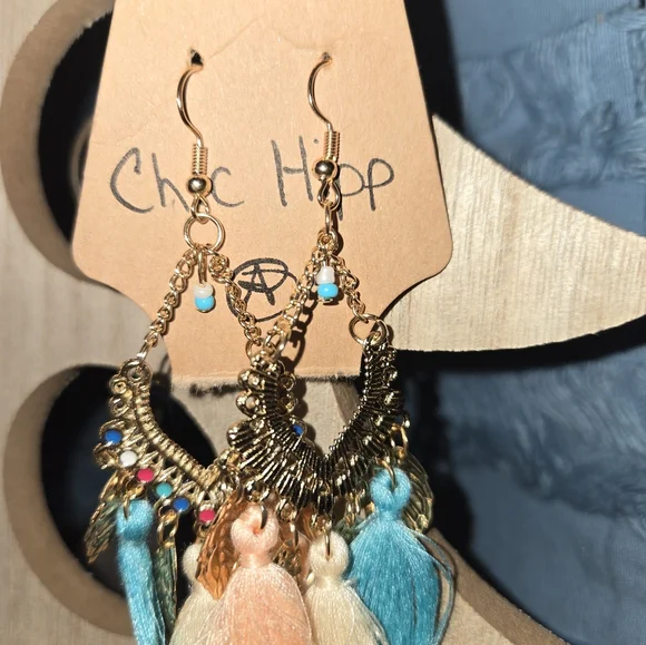 Earing - Picture 12 of 13